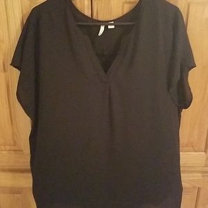 Ladies tunic top, solid black